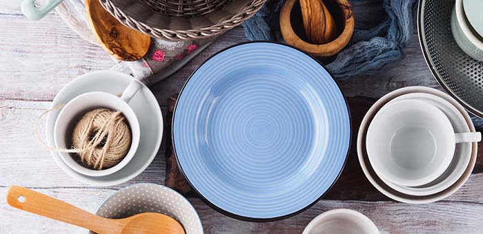 Kitchen plates and bowls