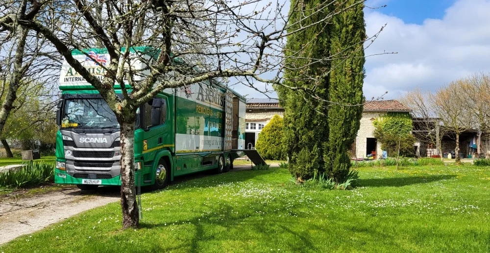 Removal truck in Italy