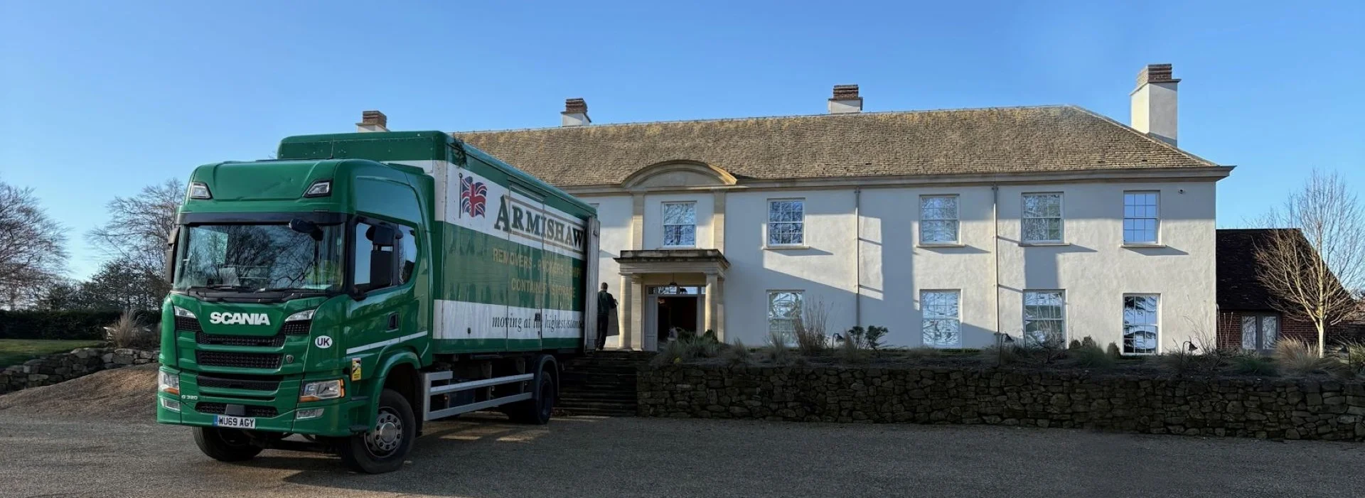 Removals truck, white house